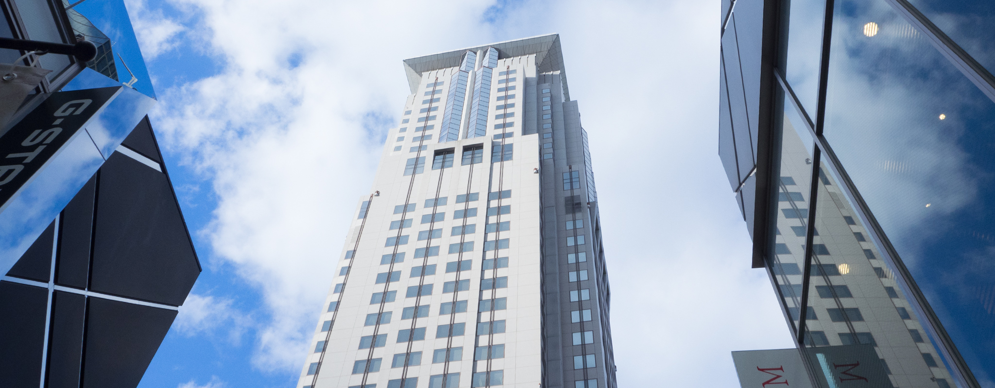 アプローズタワー外観